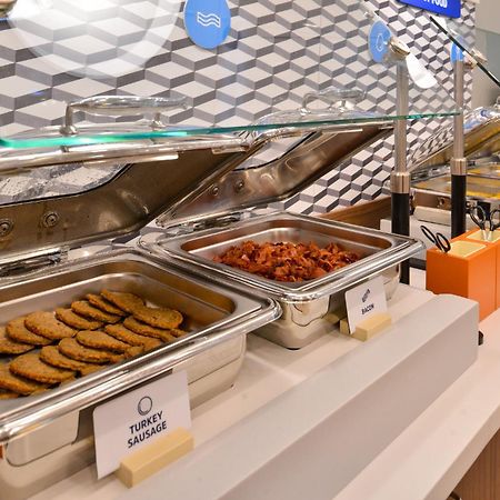 Holiday Inn Express & Suites Fresno Airport By Ihg Eksteriør bilde