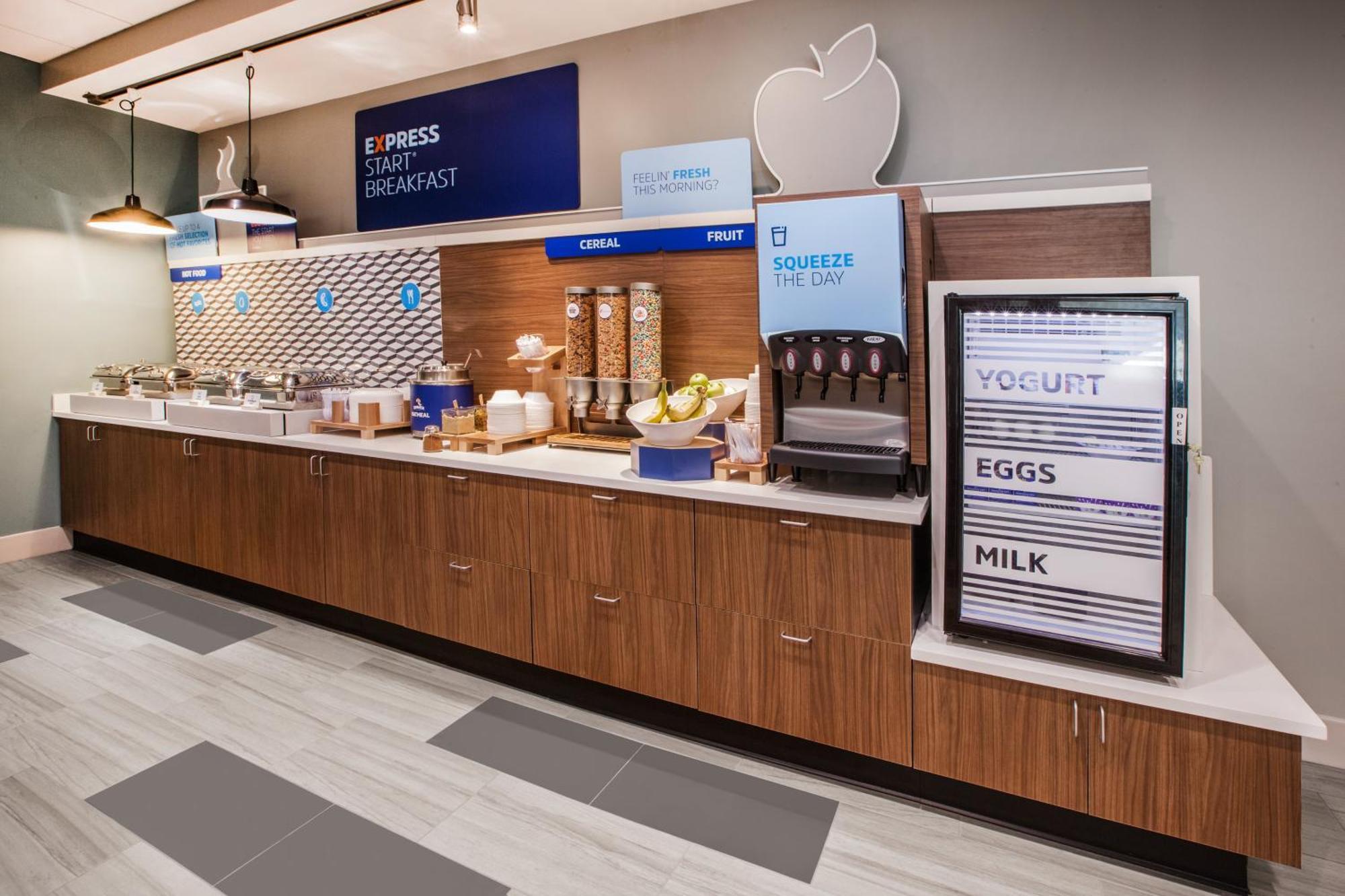 Holiday Inn Express & Suites Fresno Airport By Ihg Eksteriør bilde
