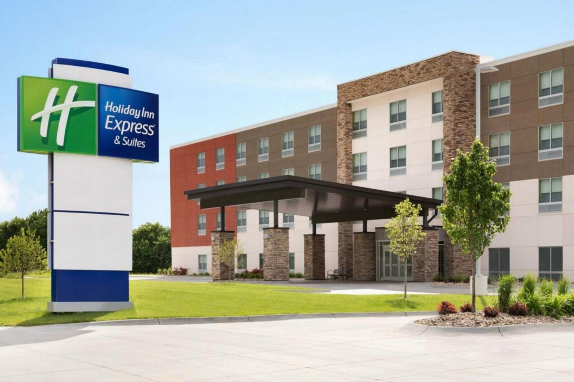 Holiday Inn Express & Suites Fresno Airport By Ihg Eksteriør bilde