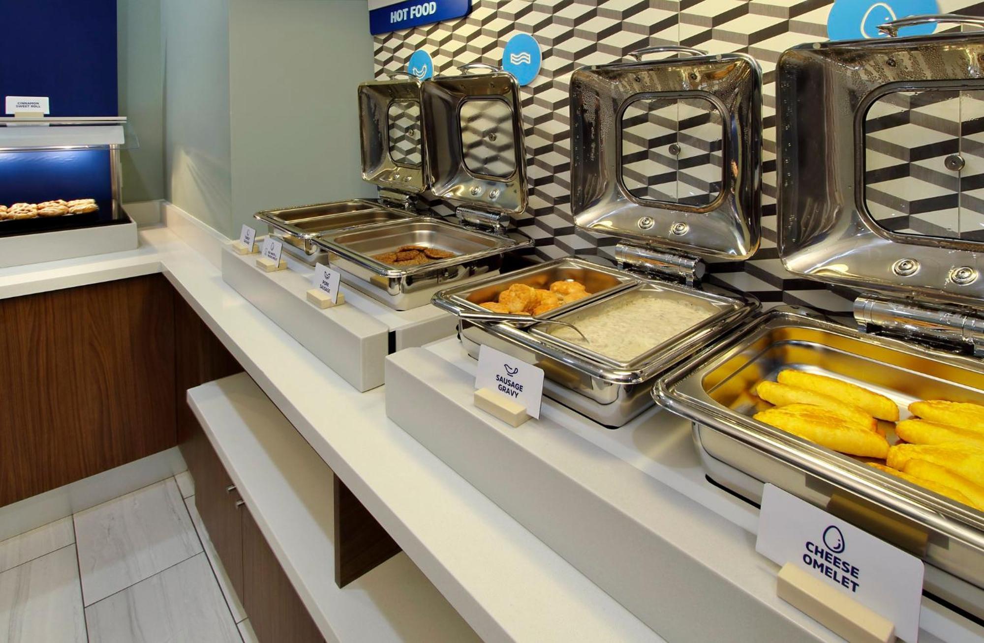 Holiday Inn Express & Suites Fresno Airport By Ihg Eksteriør bilde